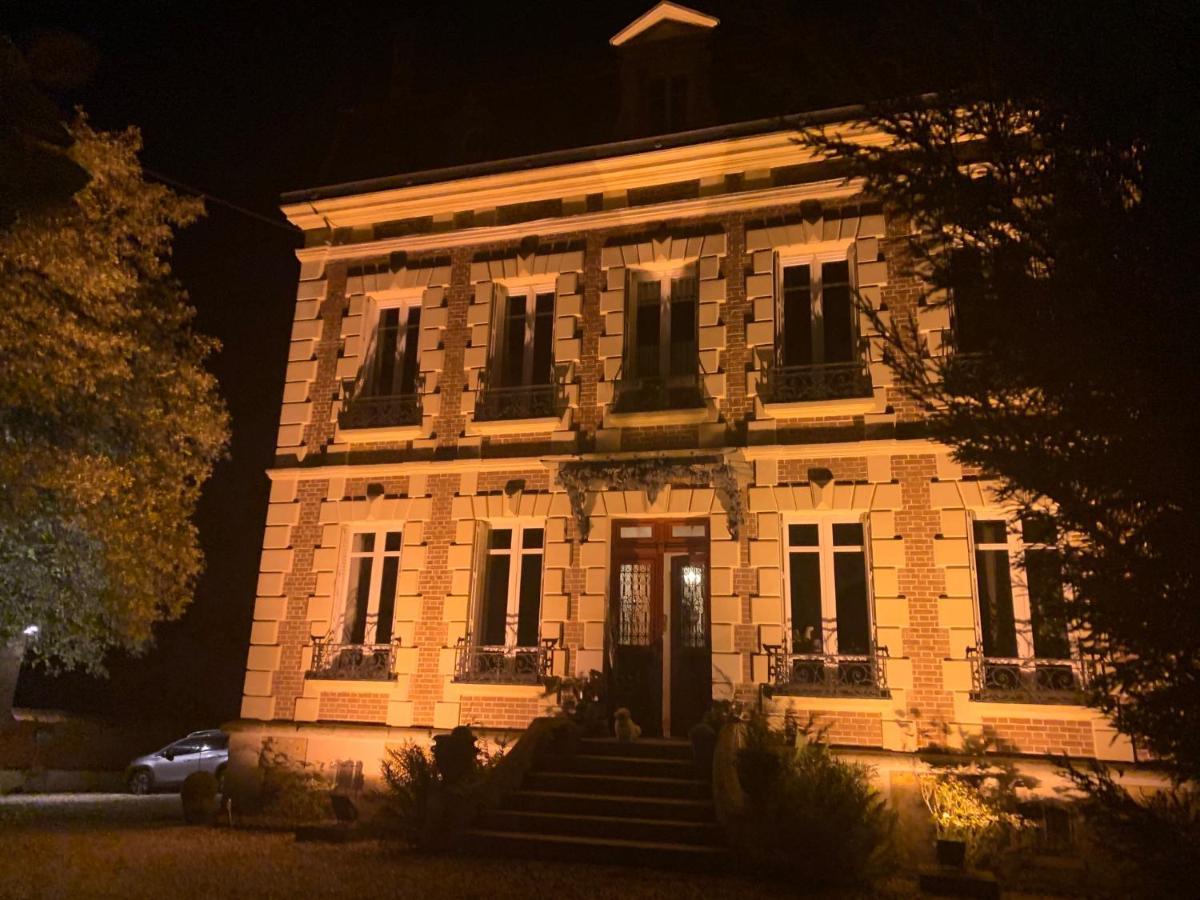 Bed and Breakfast Le Domaine Des Pres Du Hom Bézu-Saint-Éloi Exterior foto