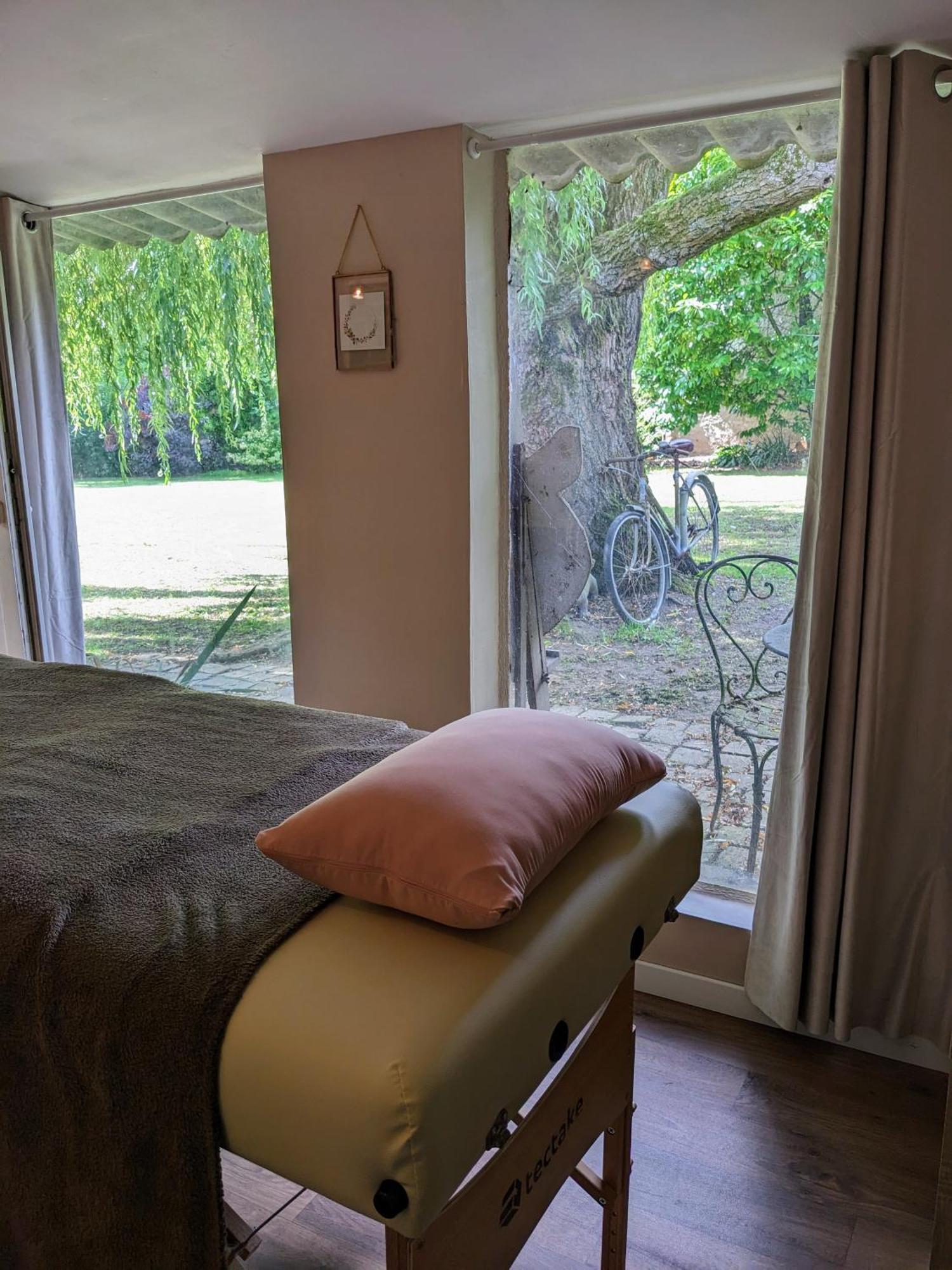 Bed and Breakfast Le Domaine Des Pres Du Hom Bézu-Saint-Éloi Exterior foto