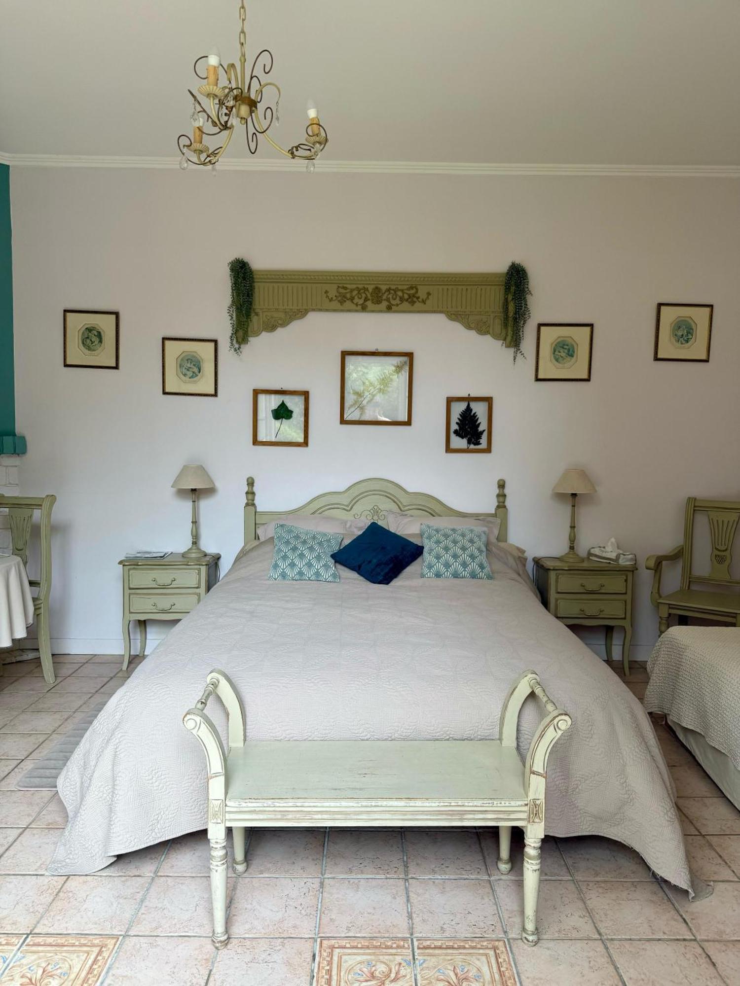 Bed and Breakfast Le Domaine Des Pres Du Hom Bézu-Saint-Éloi Exterior foto
