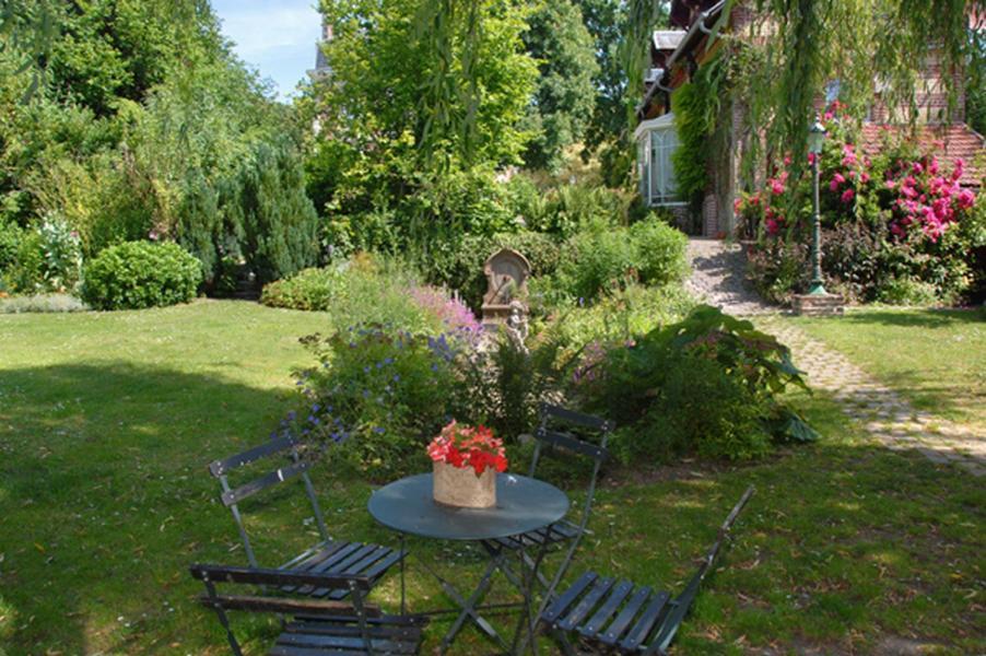 Bed and Breakfast Le Domaine Des Pres Du Hom Bézu-Saint-Éloi Exterior foto